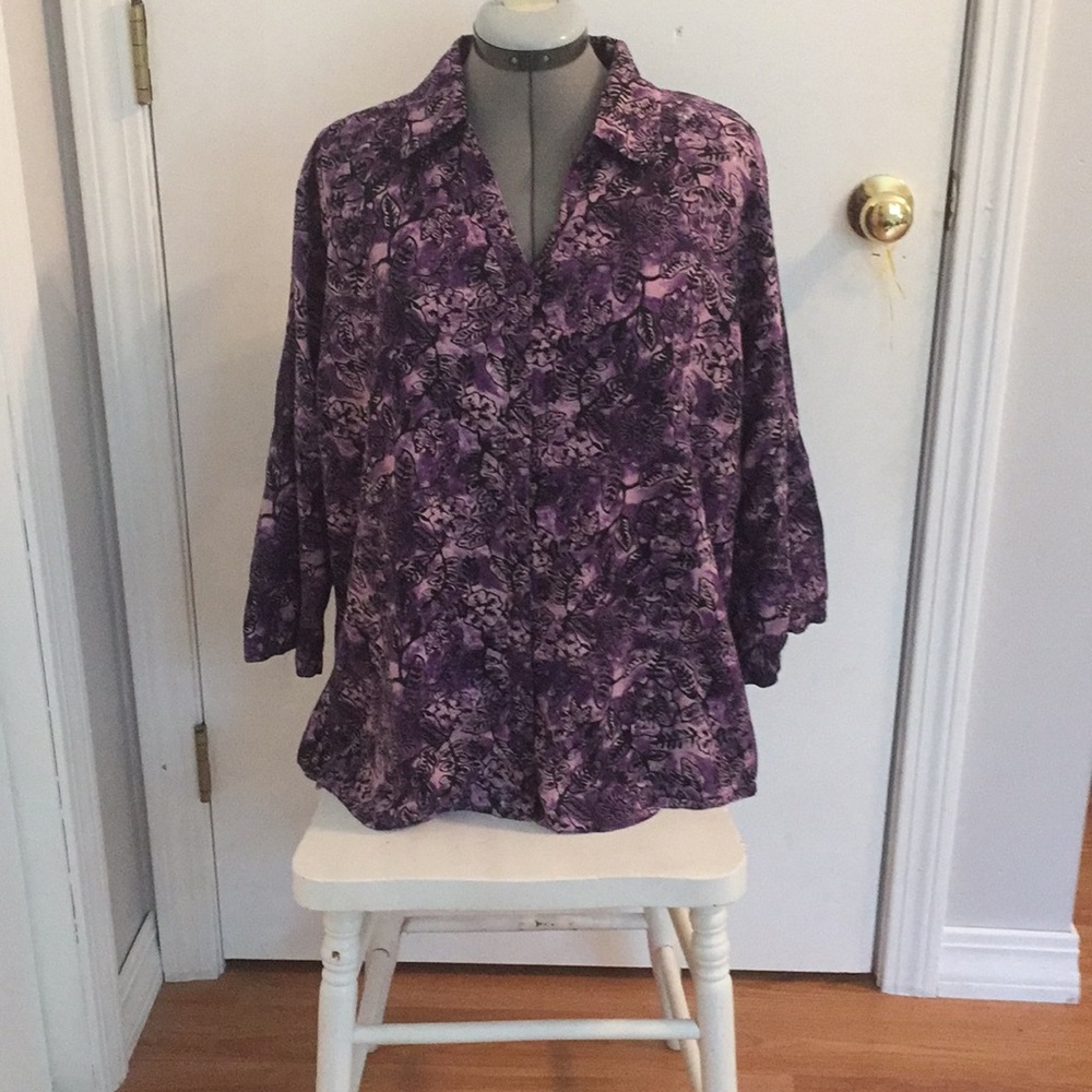 Woman’s Button up shirt